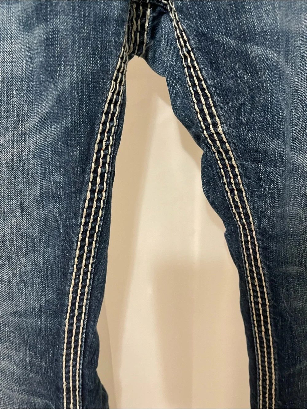 Rock Revival Men’s 31 Jason Relaxed Straight Denim Blue Wash Jeans